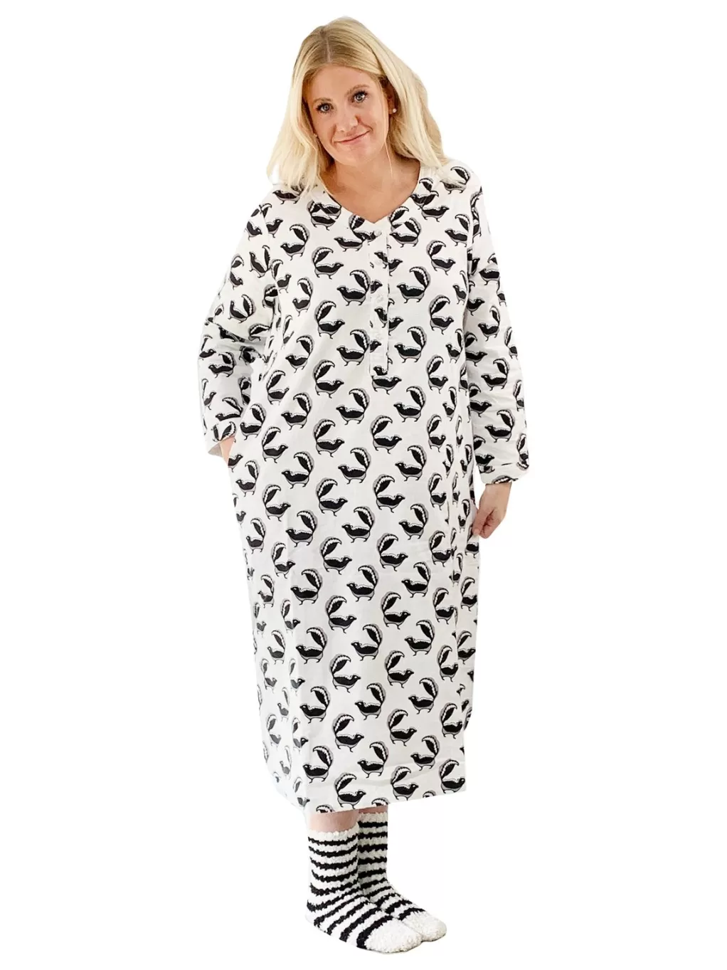 La Cera™ Plus Size Whimsical Skunk Flannel Henley Night Shirt